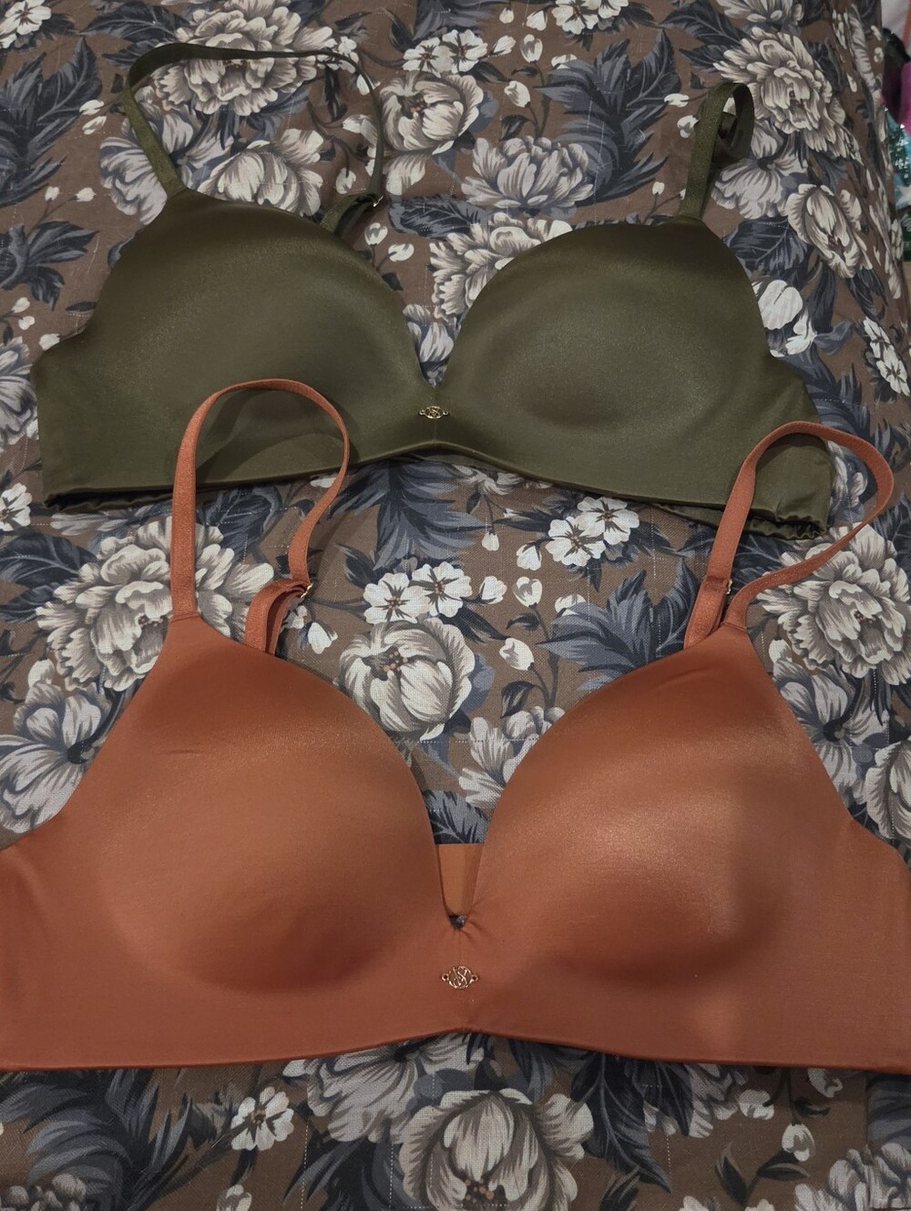 Victoria's Secret Very Sexy So Obsessed Smooth Wireless Push-Up Bra Size 36B
